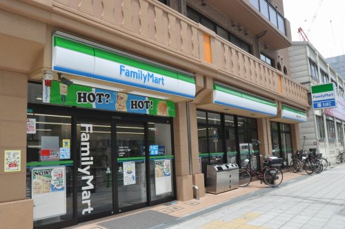 コンビニ　ファミリーマート小浦桜川一丁目店（コンビニ）まで234m
