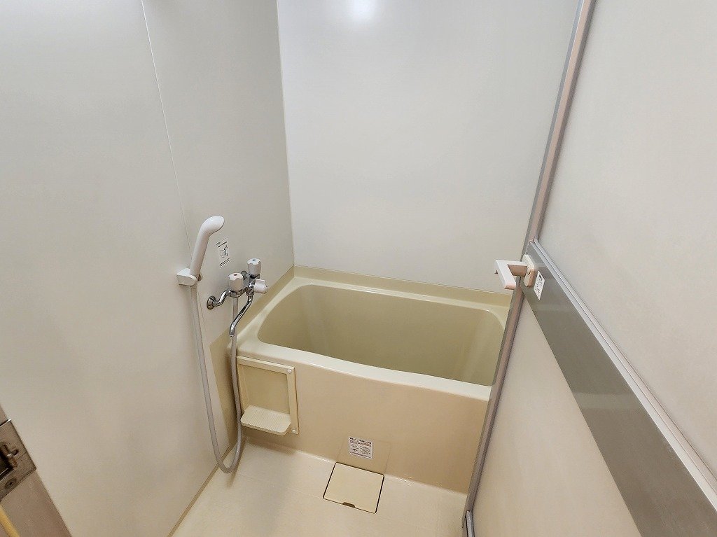 バス・シャワールーム　清潔感のあるバスルーム