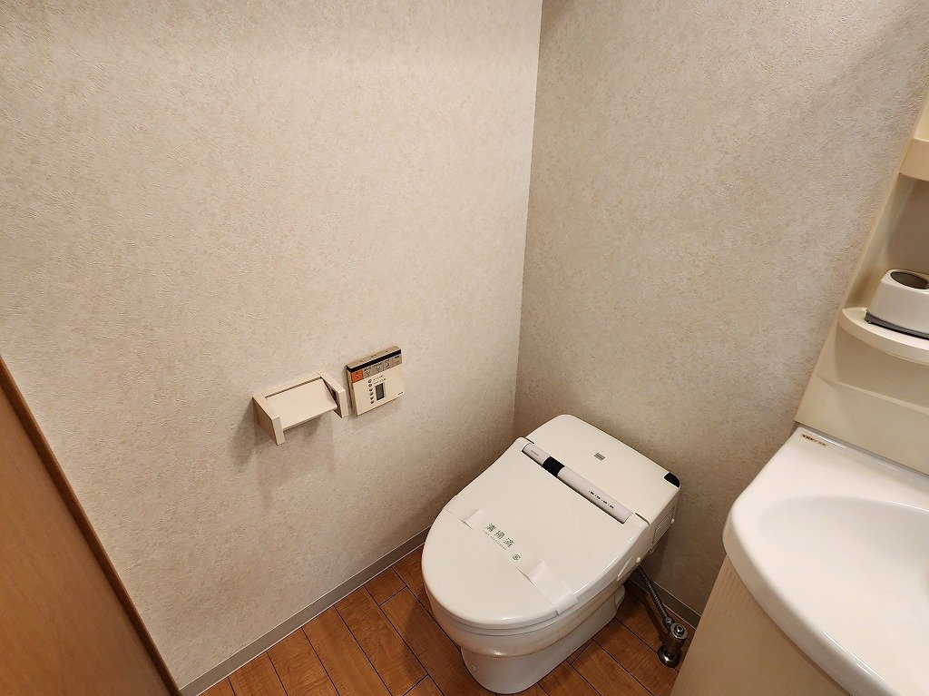 トイレ　癖になるウォシュレット完備