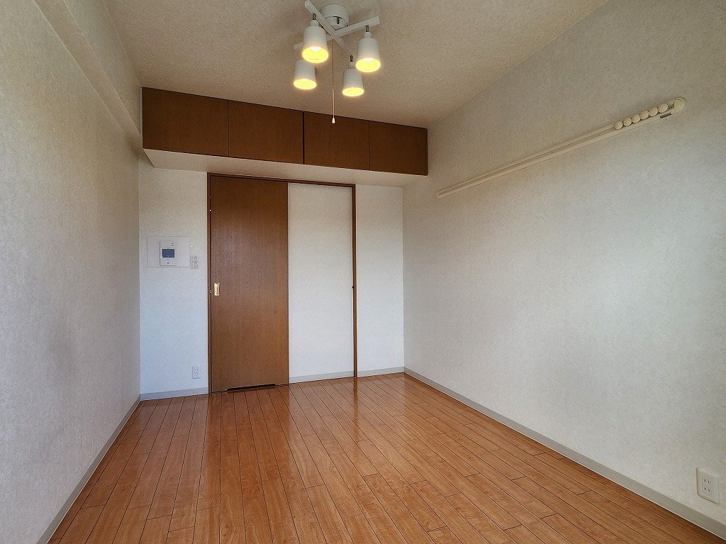 その他部屋・スペース　隣の生活音が軽減スラブ壁　天袋収納・照明付き