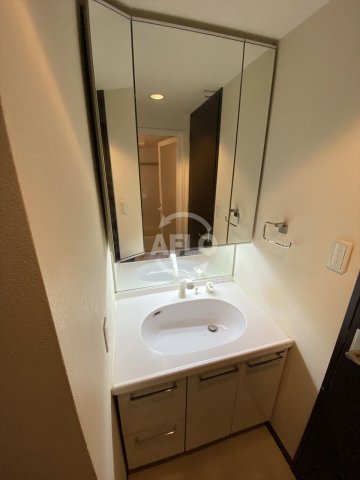 洗面設備　エルセレーノ上本町レジデンス　洗面化粧台