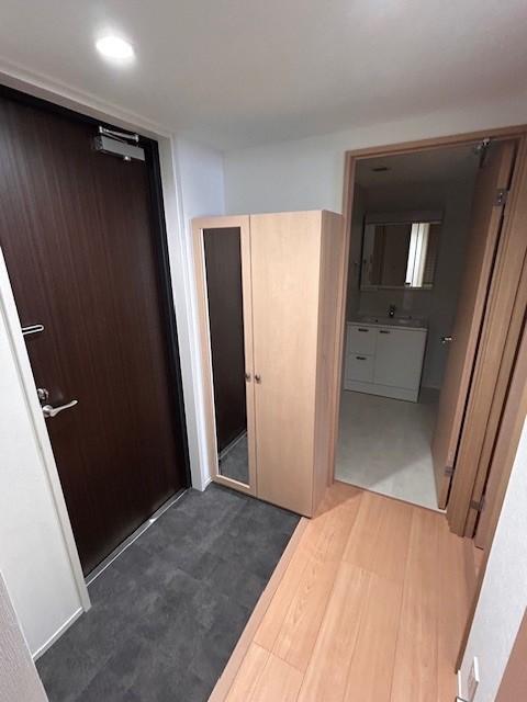 玄関　※別部屋の参考写真です。