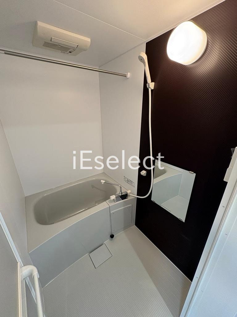 バス・シャワールーム　浴室乾燥機付きバスルームです