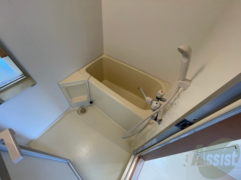 バス・シャワールーム　お風呂になります。一日の疲れを癒してくださいね。