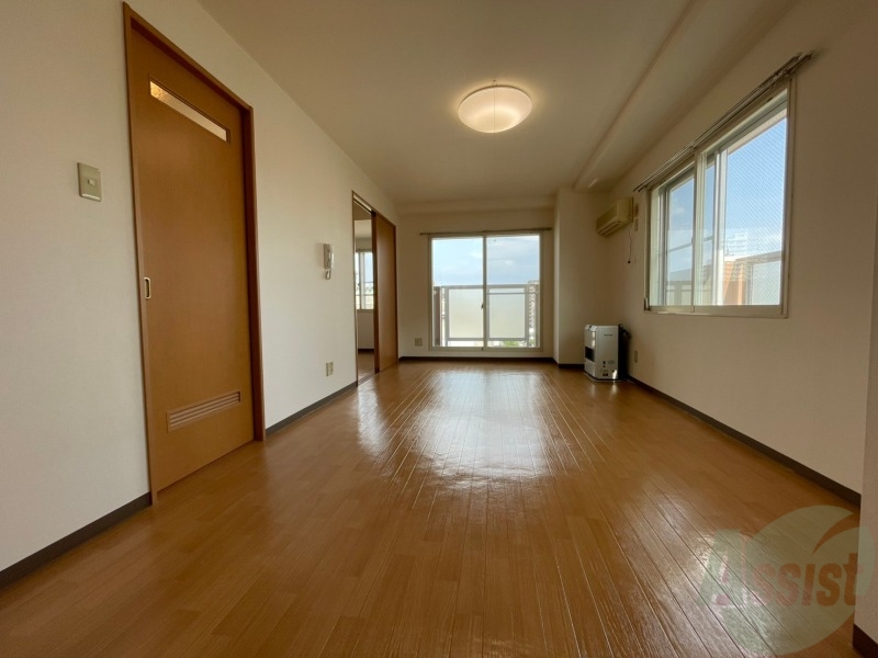 居室・リビング　広々としたリビングですね。使い勝手がよさそうですね！