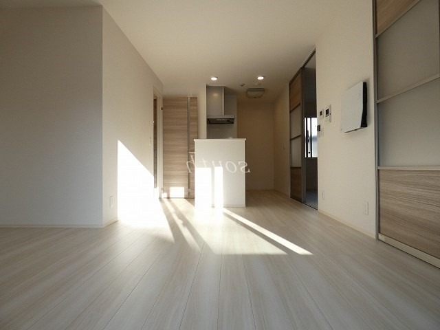 居室・リビング　洗練された清潔感漂う清楚な仕上がり