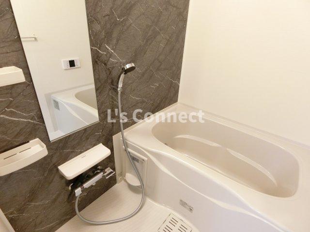 バス・シャワールーム　追焚き、浴室乾燥付きのお風呂。