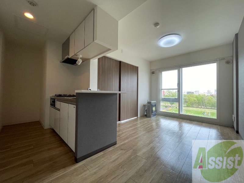 居室・リビング　広くてキレイなお部屋が広がっていて、充実した生活が送れそう。