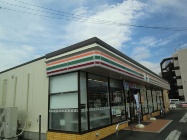 コンビニ　セブンイレブン（コンビニ）まで440m