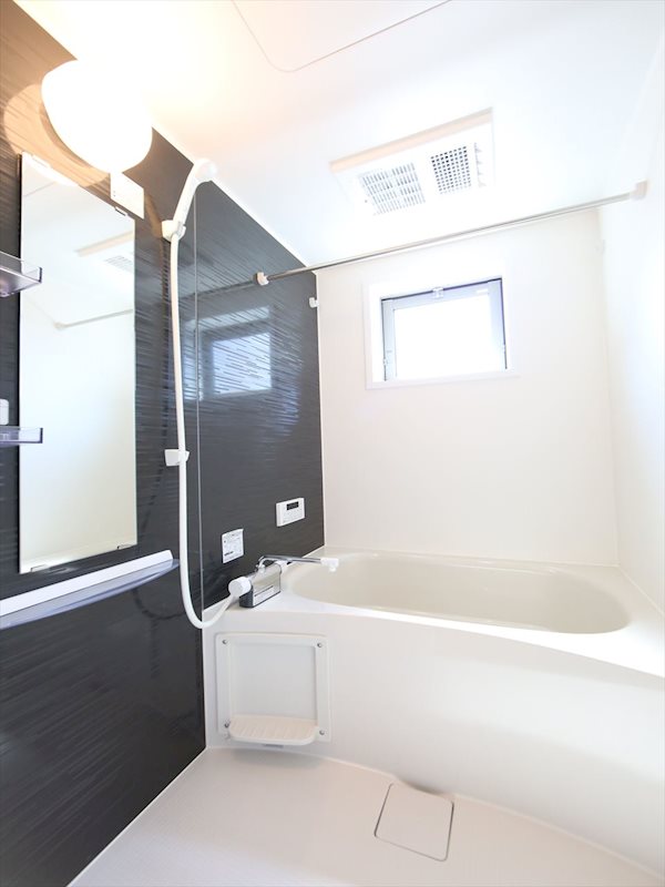 バス・シャワールーム　浴室暖房乾燥機付　追い焚き・オートバス機能付お風呂