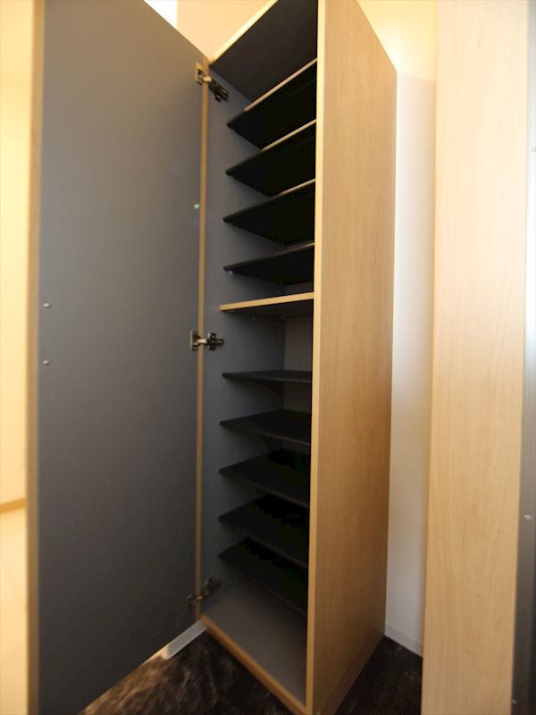 玄関　玄関　シューズボックス付（収納充実してます）