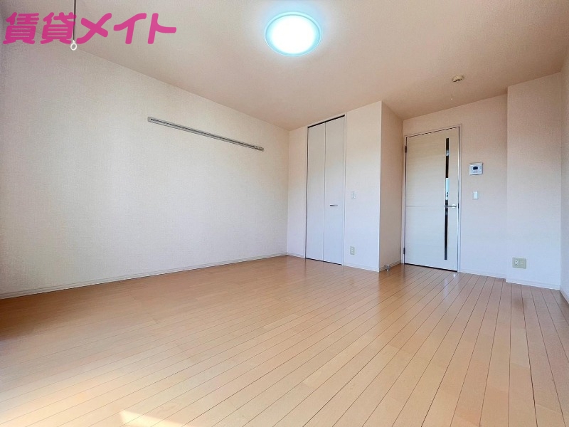 居室・リビング　別部屋参考写真です。