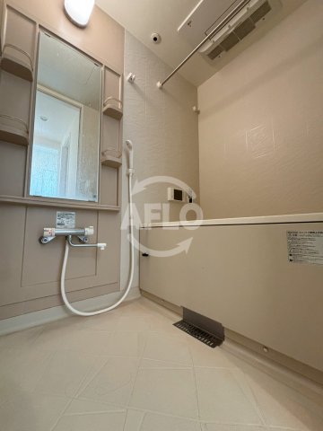 バス・シャワールーム　ドゥーエ谷町　浴室乾燥機付き