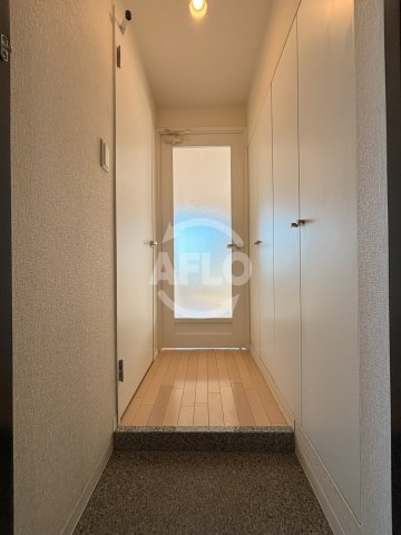 玄関　ドゥーエ谷町　玄関