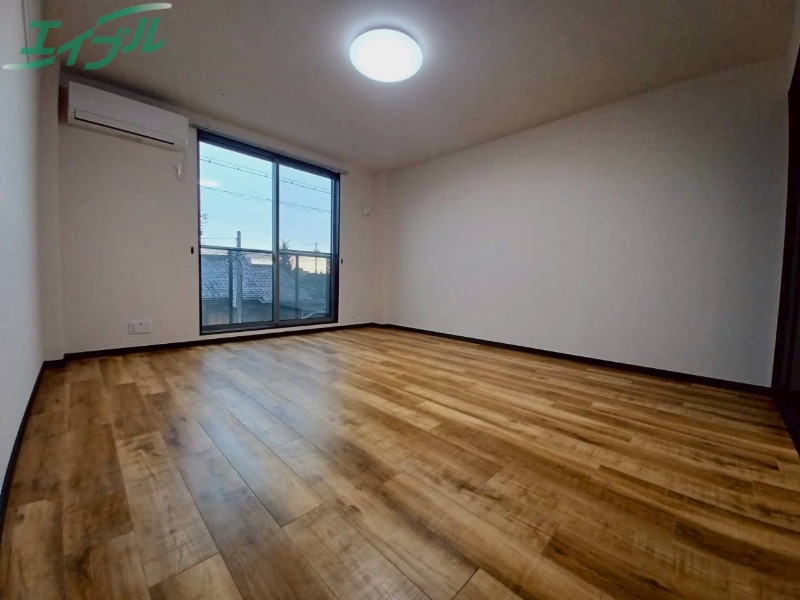 居室・リビング　別部屋参考写真です。