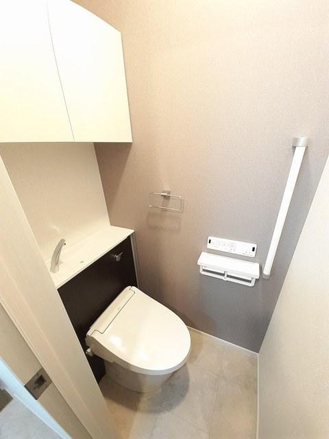 トイレ　温水洗浄便座