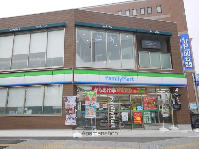 コンビニ　ファミリーマート（コンビニ）まで747m
