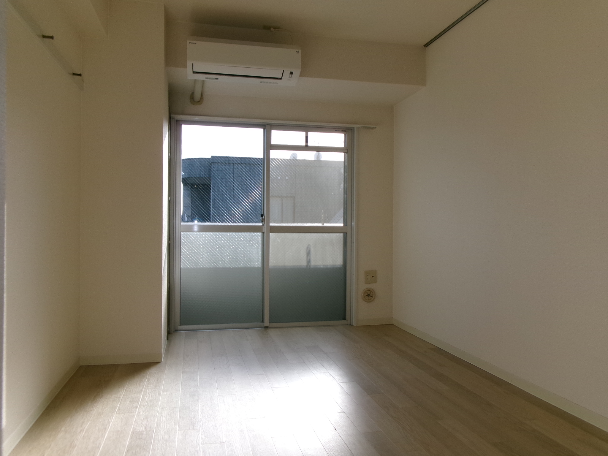 居室・リビング　※別のお部屋の写真です、現況を優先させていただきます。