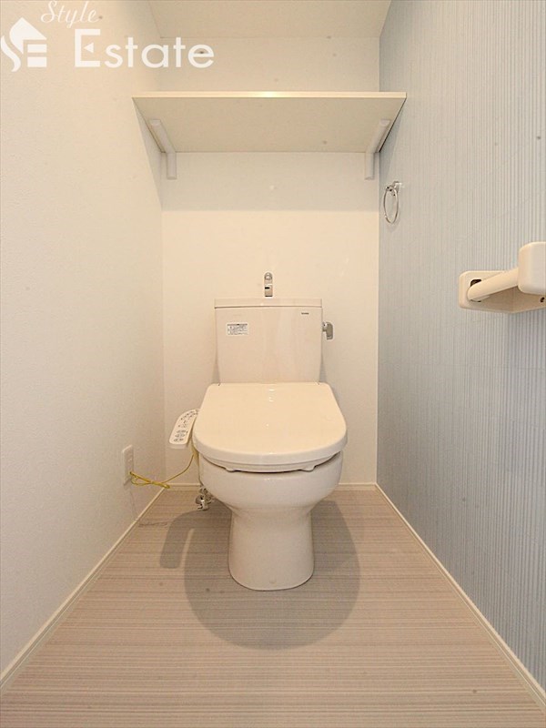 トイレ　トイレ　温水洗浄暖房便座　棚付