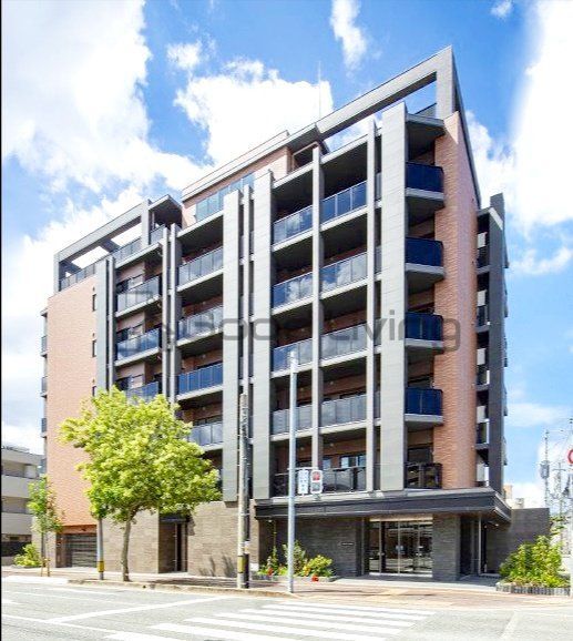 建物外観　隣がスーパー、目の前にセブンイレブンの好立地物件