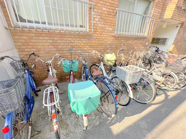 駐車場　敷地内には入居者専用の駐輪スペースもあります。