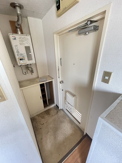 玄関　別部屋参考写真です