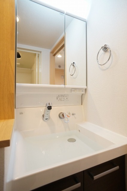 洗面設備　シャワー付き洗面台