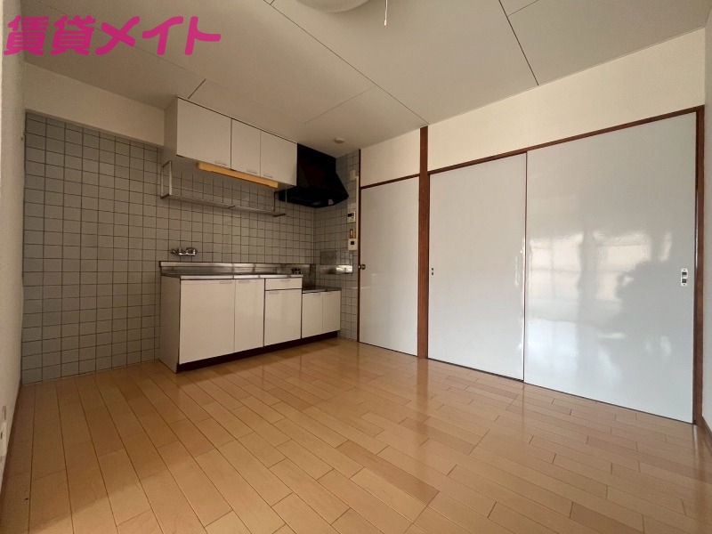 居室・リビング　別部屋参考写真です。