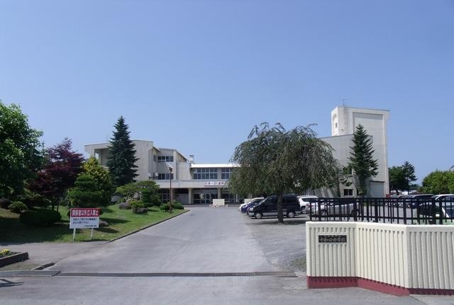 中学校　十和田市立十和田中学校（中学校）まで435m