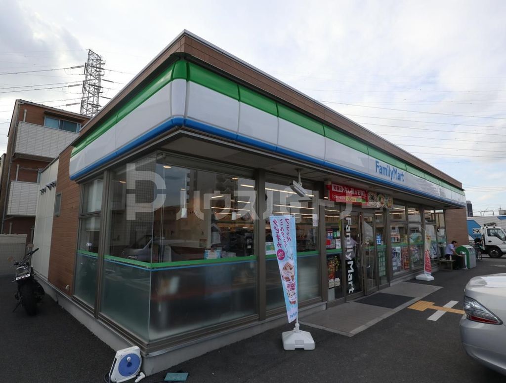 コンビニ　ファミリーマート八潮駅南店（コンビニ）まで340m