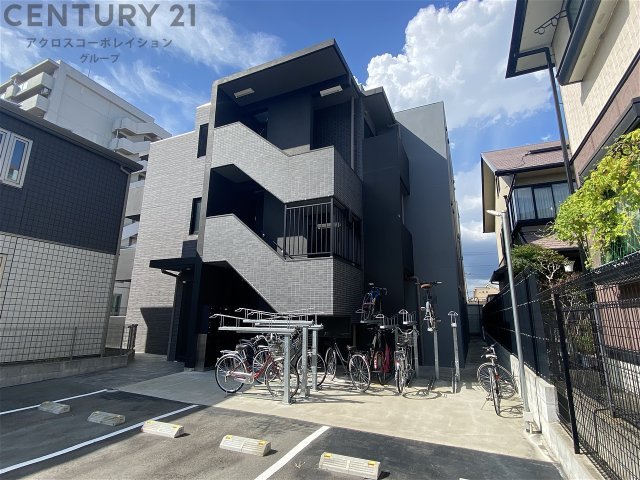 建物外観　オートロック付きで安心！宅配BOX付きで便利！