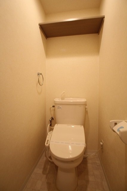 トイレ　別号室の写真です。