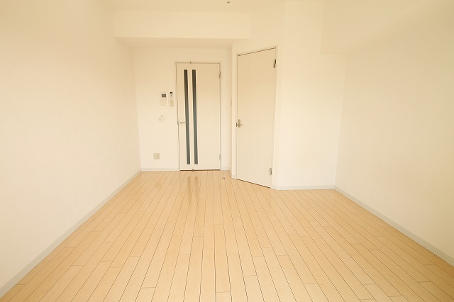 居室・リビング　きれいなフローリングです。