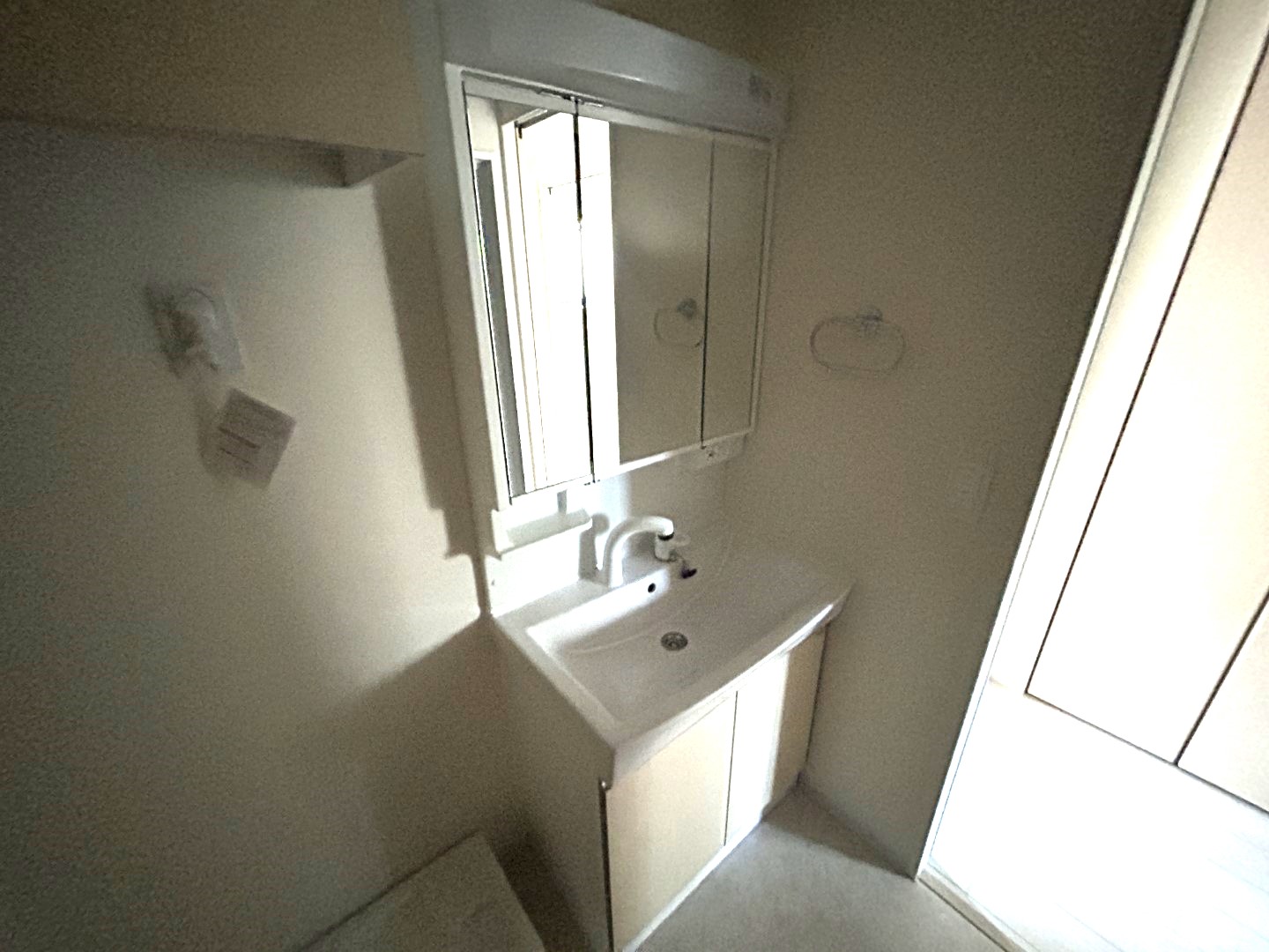 洗面設備　他室参考写真　洗髪洗面化粧台