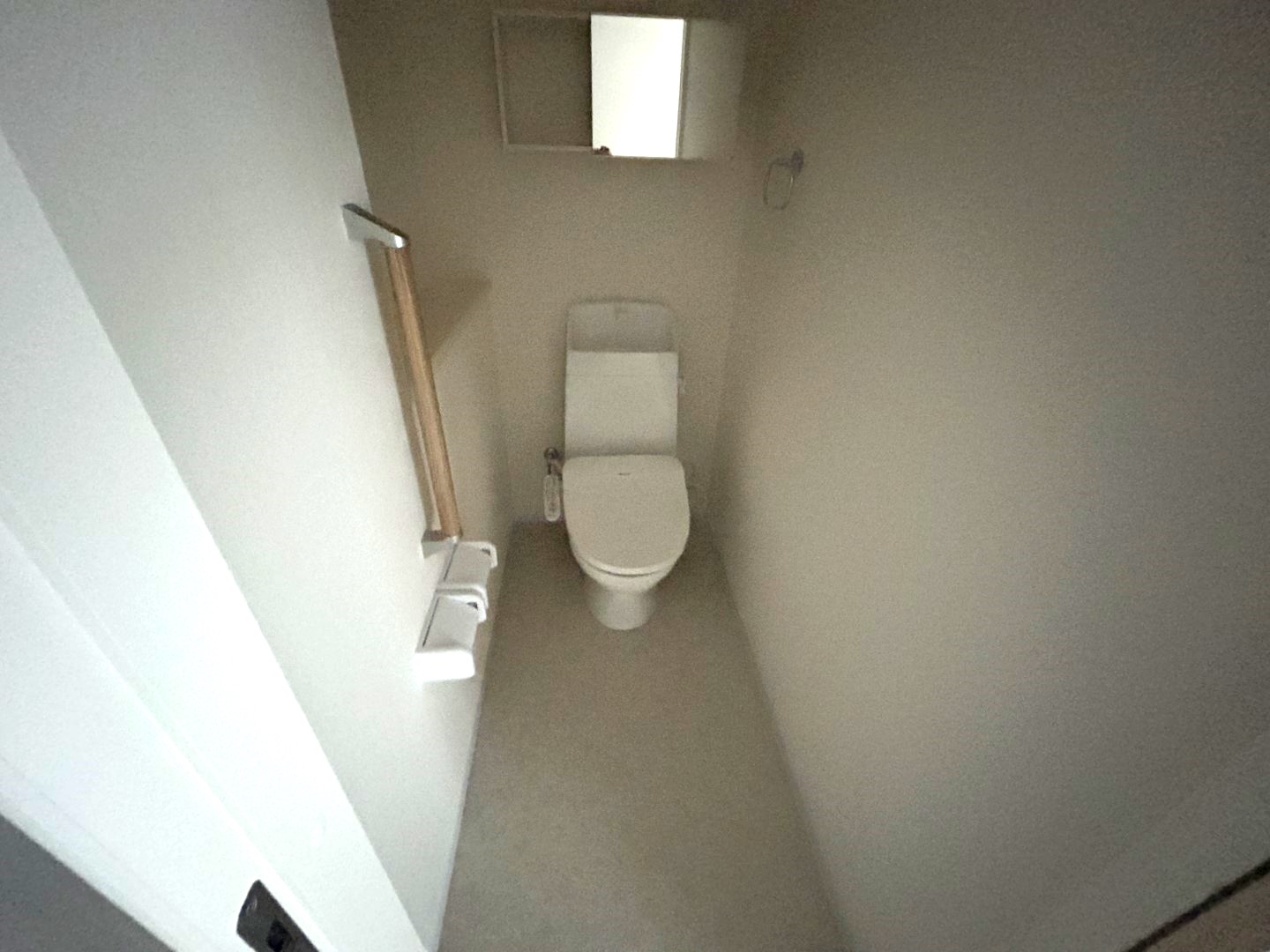 トイレ　他室参考写真　温水洗浄便座