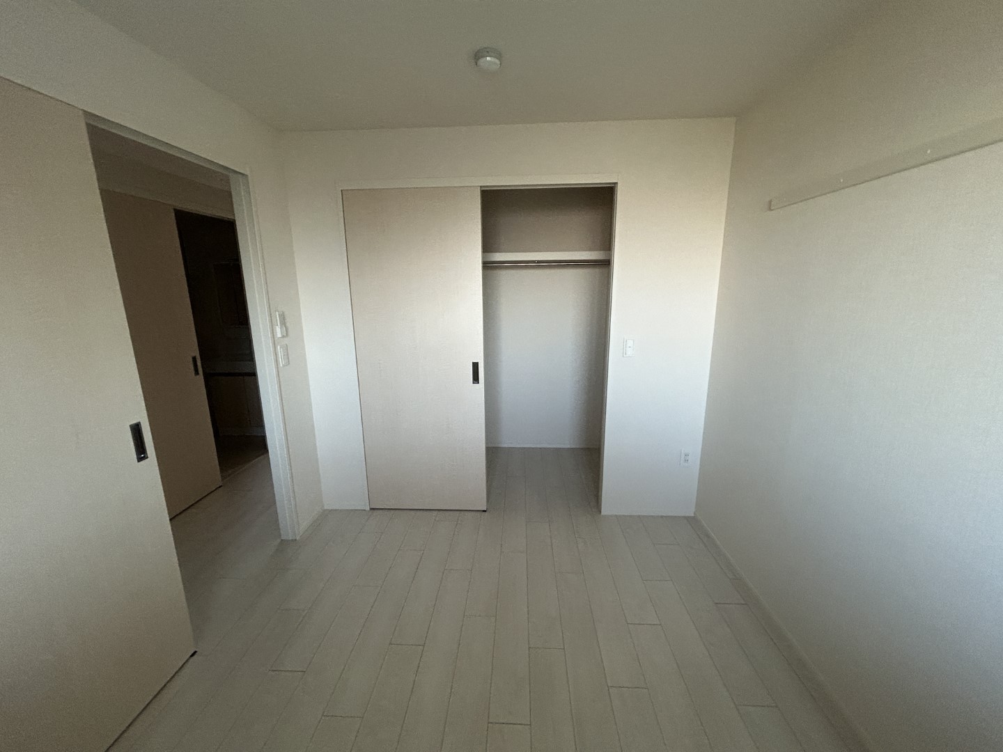 収納　他室参考写真　各部屋に収納あります