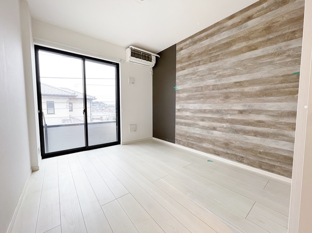 居室・リビング　１０５号室の参考写真です。