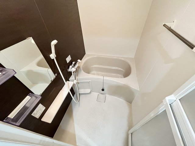 バス・シャワールーム　コンパクトで使いやすいお風呂です