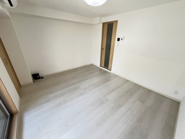 居室・リビング　こちらの居間で趣味の時間をお楽しみください