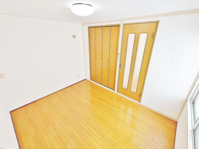 居室・リビング　フローリング・照明付き