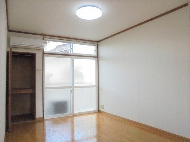 居室・リビング　写真は101号室です。（参考）