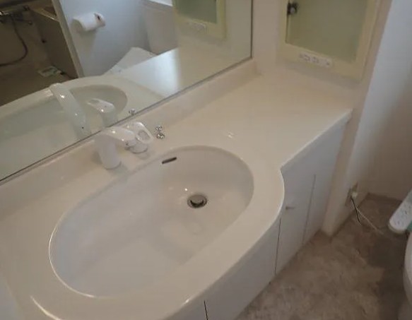 洗面設備　ゆったりとスペースのある洗面所