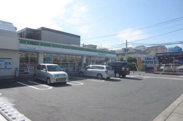 コンビニ　ファミリーマート市川欠真間店（コンビニ）まで750m