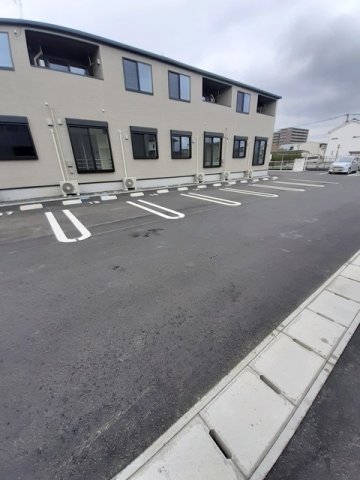 駐車場　駐車場に車を止められます