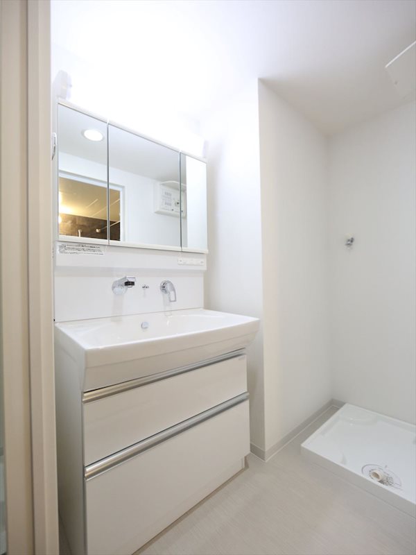 洗面設備　脱衣所　シャンプードレッサー　室内洗濯機置き場