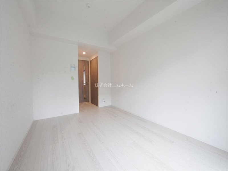 その他部屋・スペース　洋室8帖　エアコン付　収納充実　バルコニーに面しています