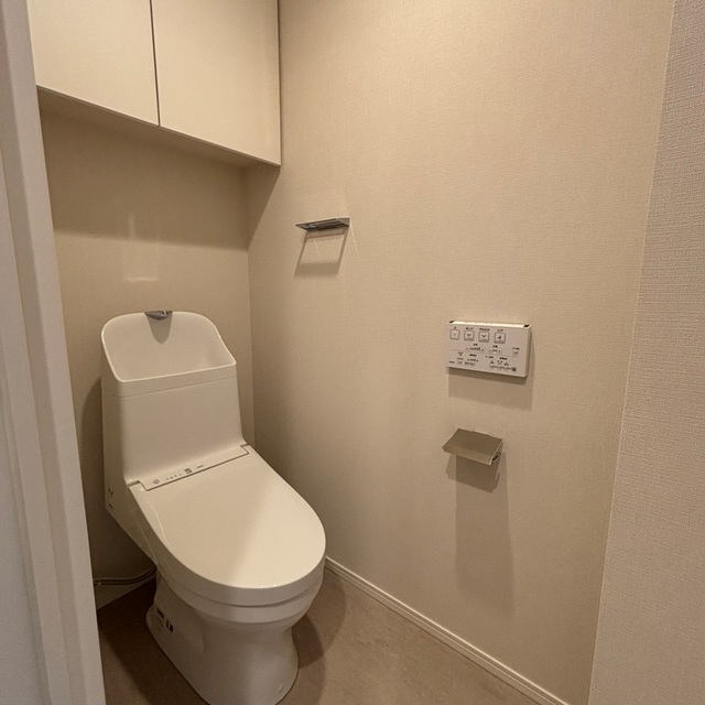 トイレ　※写真は同タイプ住戸です。