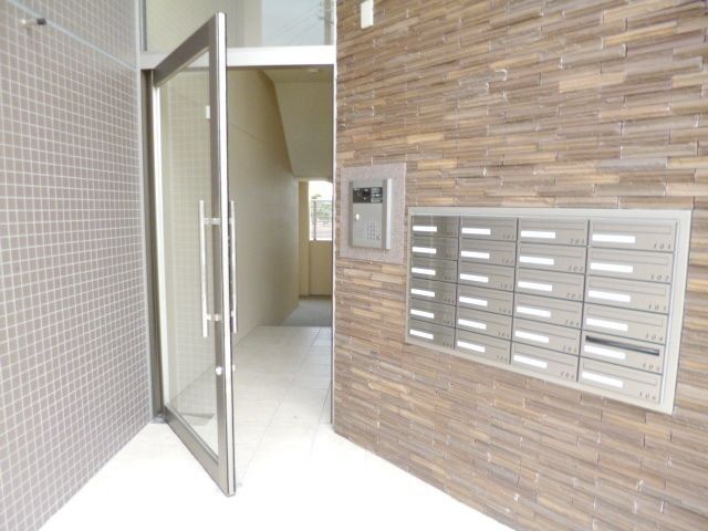 エントランス　★オートロック付きでセキュリティーも安心★