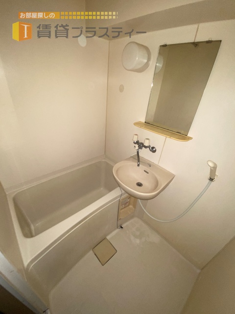 バス・シャワールーム　コンパクトなバスルーム