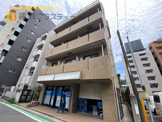 建物外観　重厚感のあるブラウンカラー。